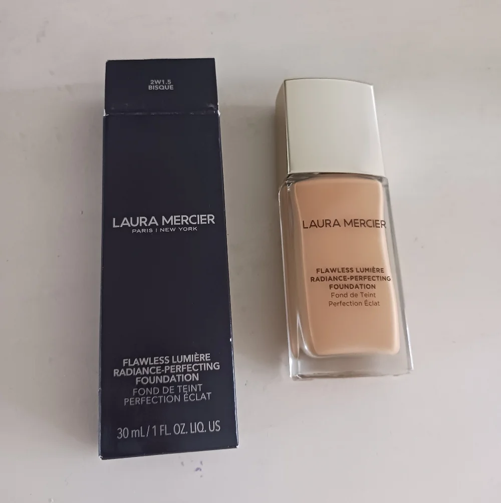 Laura Mercier Flawless Lumiere Radiance-Perfecting Foundation‎